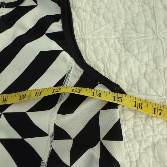 Shebeest Cycling Jersey - Medium. 1/4 zipper - Picture 7 of 10